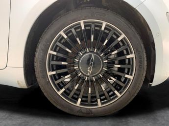 Fiat 500e C 42kWh Icon Convertible (118 ps) - WINTER PACK - COMFORT SEATS PA