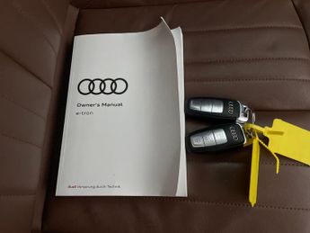 Audi e-tron 50 Technik quattro 71.2kWh (313 ps) - HEATED LEATHER