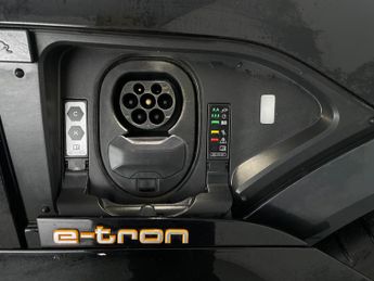 Audi e-tron 50 Technik quattro 71.2kWh (313 ps) - HEATED LEATHER