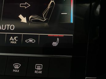 Audi e-tron 50 Technik quattro 71.2kWh (313 ps) - HEATED LEATHER