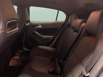 Mercedes-Benz GLA 1.6 GLA180 AMG Line Edition 7G-DCT (122 ps) - COMFORT PACK - BLU