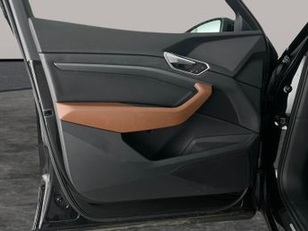 Audi e-tron 50 Technik quattro 71.2kWh (313 ps) - HEATED LEATHER