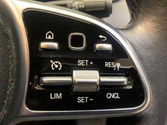 Mercedes-Benz EQA EQA 250 66.5kWh Sport (190 ps) - ADAPTIVE LIGHTS - HEATED LEATHE