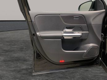 Mercedes-Benz EQA EQA 250 66.5kWh Sport (190 ps) - ADAPTIVE LIGHTS - HEATED LEATHE