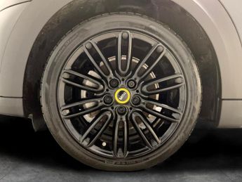 Mini Electric Hatch Cooper SE 32.6kWh Level 2 (184 ps) - HEATED SEATS - NAV