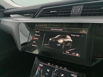 Audi e-tron 50 Technik quattro 71.2kWh (11kW Charger) (313 ps) - KEYLESS ENT