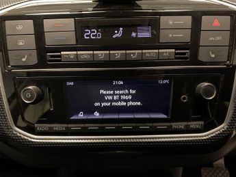 Volkswagen E-up! 36.8kWh e-up! (82 ps) - BLUETOOTH - CLIMATE CONTROL - DAB