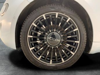 Fiat 500e C 42kWh Icon Convertible (118 ps) - WINTER PACK - COMFORT SEATS PA