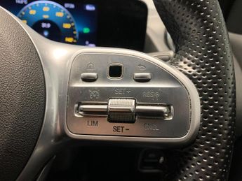 Mercedes-Benz GLA 1.3 GLA250e 15.6kWh Exclusive Edition Plug-in 8G-DCT (218 ps) - 