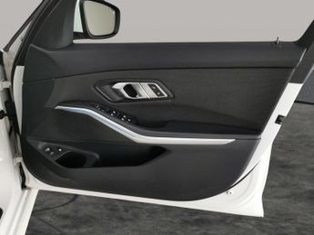 BMW 3 Series 2.0 330e 12kWh SE Pro Touring Plug-in (292 ps) - ACTIVE LANE ASS