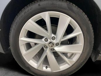 Skoda Enyaq 62kWh 60 (179 ps) - WIFI - BLUETOOTH - CRUISE