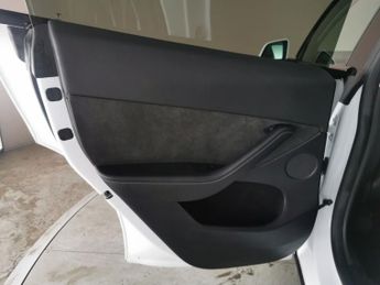 Tesla Model Y (Dual Motor) Long Range 4WDE (384 bhp) - NAV - LEATHER - HEATED 