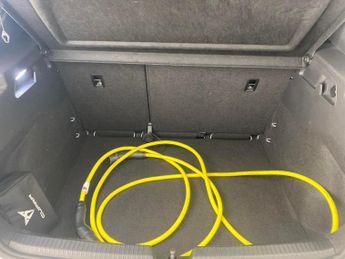 Cupra Born 58kWh V2 (204 ps) - WIRELESS CHARGER - 19IN ALLOYS - CLIMATE CON