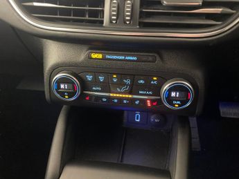 Ford Focus 2.0 EcoBlue Vignale (150 ps) - HEATED STEERING