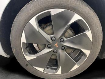 Cupra Born 58kWh V2 (204 ps) - WIRELESS CHARGER - 19IN ALLOYS - CLIMATE CON