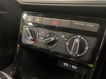 Volkswagen T-cross 1.0 TSI Black Edition DSG (110 ps) - BLIND SPOT ASSIST - BLUETOO