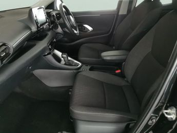 Toyota Yaris 1.5 Design CVT [Nav] - LANE TRACE ASSIST - LANE DEPARTURE  - BLU