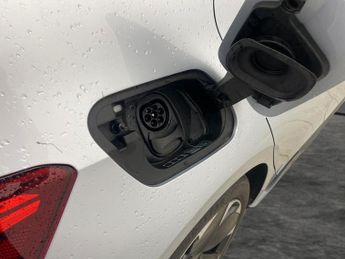 Cupra Born 58kWh V2 (204 ps) - WIRELESS CHARGER - 19IN ALLOYS - CLIMATE CON