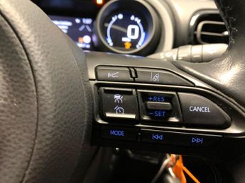 Toyota Yaris 1.5 Design CVT [Nav] - LANE TRACE ASSIST - LANE DEPARTURE  - BLU