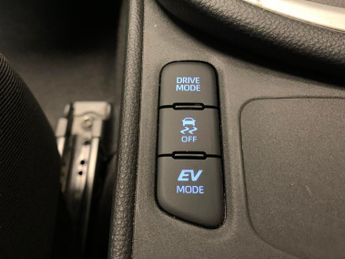 Toyota Yaris 1.5 Design CVT [Nav] - LANE TRACE ASSIST - LANE DEPARTURE  - BLU