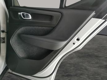 Volvo XC40 Recharge 69kWh Plus (231 ps) - KEYLESS ENTRY - PARK ASSIST - REV