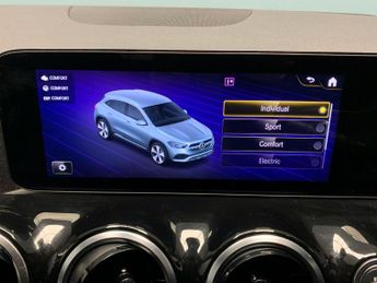 Mercedes-Benz GLA 1.3 GLA250e 15.6kWh Exclusive Edition Plug-in 8G-DCT (218 ps) - 
