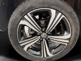 MG MG ZS 1.0 T-GDI Exclusive (111 ps) - BLUETOOTH - CRUISE - AIR CON