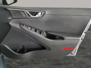 Hyundai Ioniq 38.3kWh Premium (136 ps) - HEAT AND COOL SEATS - LED - REVERSE C