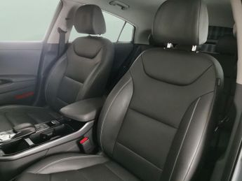 Hyundai Ioniq 38.3kWh Premium (136 ps) - HEAT AND COOL SEATS - LED - REVERSE C
