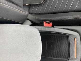 Cupra Born 58kWh V2 (204 ps) - WIRELESS CHARGER - 19IN ALLOYS - CLIMATE CON