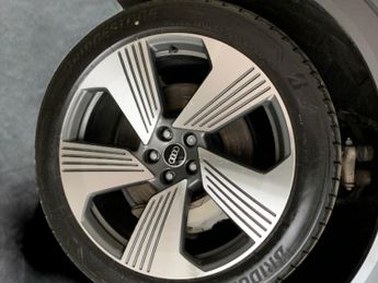 Audi e-tron 55 S line Sportback quattro 95kWh (408 ps) - REVERSE CAM - HEATE