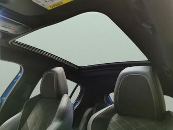 Peugeot E-208 50kWh GT Premium (7kW Charger) (136 ps) - PARK ASSIST - LED - RE