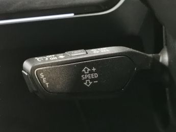 Audi Q4 E-tron 40 S line 82kWh (204 ps) - LED - HEATED SEATS - SPORTS SEATS