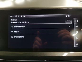 Audi Q4 E-tron 40 S line 82kWh (204 ps) - LED - HEATED SEATS - SPORTS SEATS