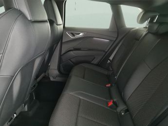 Audi Q4 E-tron 40 S line 82kWh (204 ps) - LED - HEATED SEATS - SPORTS SEATS