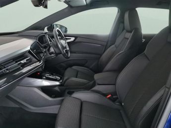 Audi Q4 E-tron 40 S line 82kWh (204 ps) - LED - HEATED SEATS - SPORTS SEATS