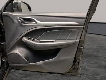 MG MG ZS 44.5kWh Exclusive (143 ps) - HEATED SEATS - NAV - BLIND SPOT ASS