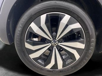 Volkswagen T-cross 1.0 TSI Black Edition DSG (110 ps) - AIR CON - DAB - PRIVACY GLA