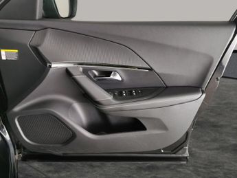 Peugeot E-2008 50kWh GT (7kW Charger) (136 ps) - REVERSE CAM - NAV - HEATED SEA