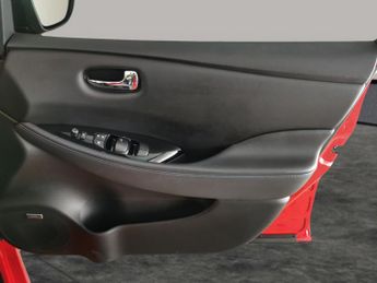 Nissan Leaf 39kWh Tekna (150 ps) - LED - NAV - ALCANTARA