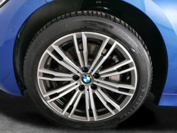 BMW 3 Series 2.0 330e 12kWh M Sport Touring Plug-in (292 ps) - REVERSE CAM