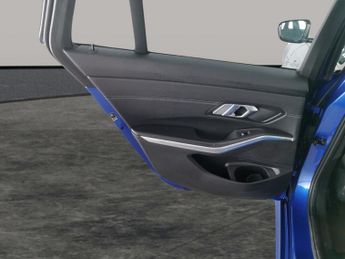 BMW 3 Series 2.0 330e 12kWh M Sport Touring Plug-in (292 ps) - REVERSE CAM