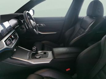 BMW 3 Series 2.0 330e 12kWh M Sport Touring Plug-in (292 ps) - REVERSE CAM