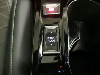 Peugeot E-208 50kWh GT Premium (7kW Charger) (136 ps) - PARK ASSIST - LED - RE