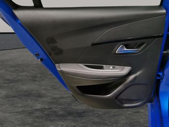 Peugeot E-208 50kWh GT Premium (7kW Charger) (136 ps) - PARK ASSIST - LED - RE