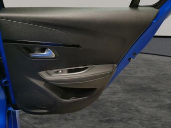 Peugeot E-208 50kWh GT Premium (7kW Charger) (136 ps) - PARK ASSIST - LED - RE
