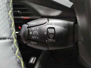 Peugeot E-2008 50kWh GT (7kW Charger) (136 ps) - REVERSE CAM - NAV - HEATED SEA