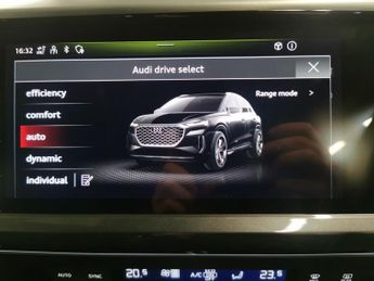 Audi Q4 E-tron 40 S line 82kWh (204 ps) - LED - HEATED SEATS - SPORTS SEATS