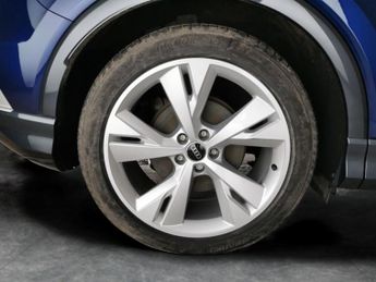 Audi Q4 E-tron 40 S line 82kWh (204 ps) - LED - HEATED SEATS - SPORTS SEATS