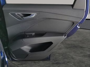 Audi Q4 E-tron 40 S line 82kWh (204 ps) - LED - HEATED SEATS - SPORTS SEATS